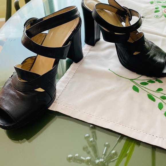 30 year old Vintage Varda Black Open Toe Strappy/Chunky Heels in Good Condtion - Picture 1 of 16
